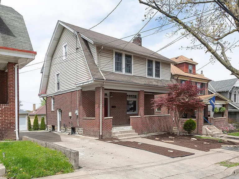 216 Edward Ave — Photo 1