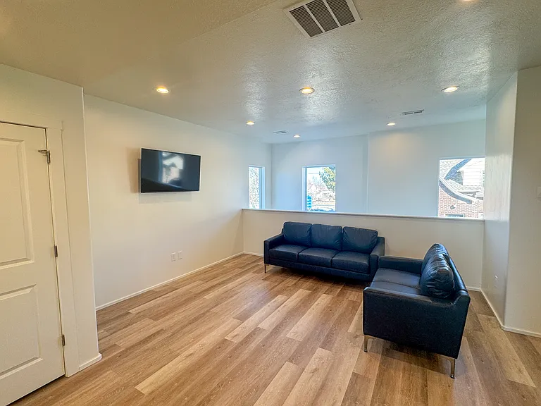 456 N 600 E #4 — Photo 8