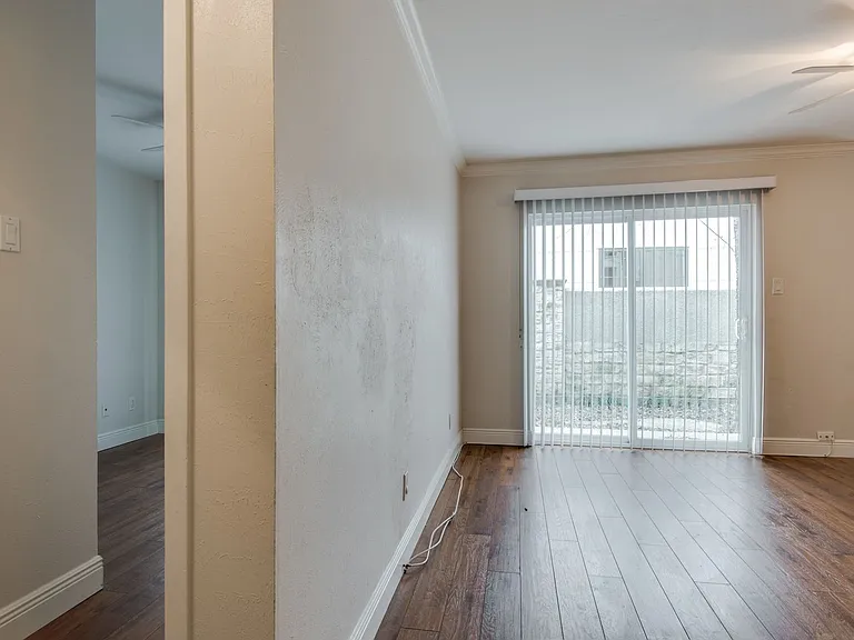 3907 Gilbert Ave — Photo 16