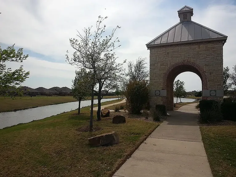 2356 Aurora Dr — Photo 25