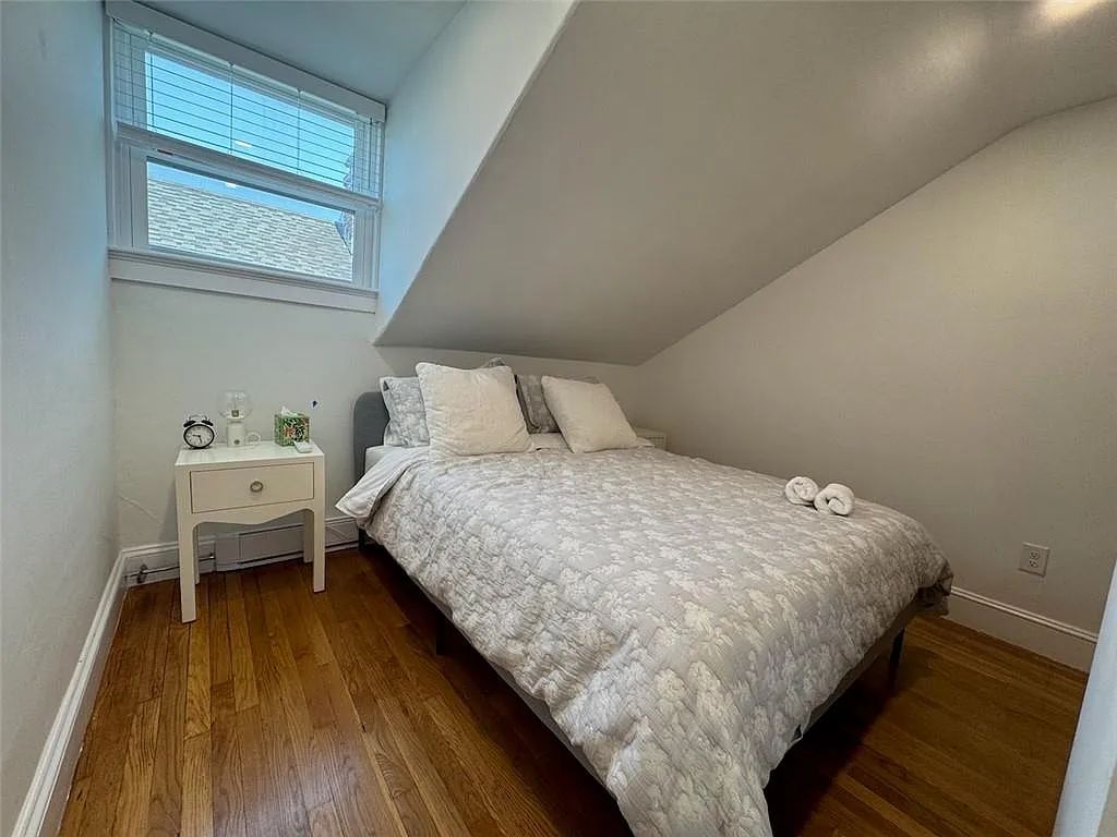 1 bed, 700 sqft, $2,700 — Photo 3