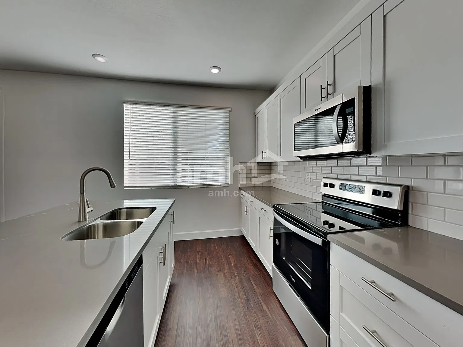 4 bed, 2.5 bath, 2013 sqft, $2,240 — Photo 4