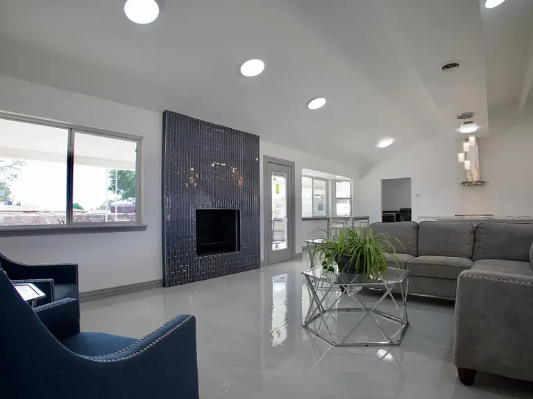 10100 Woodway Dr — Photo 10