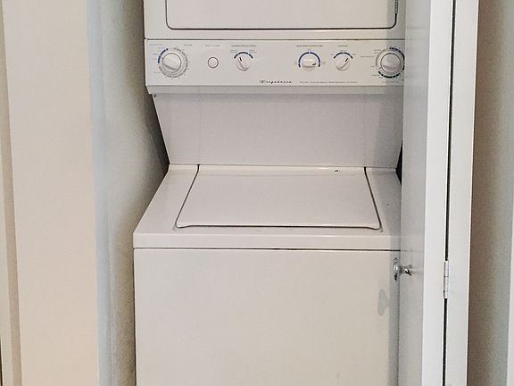 5th image of 1837 W Cornelia Ave #1