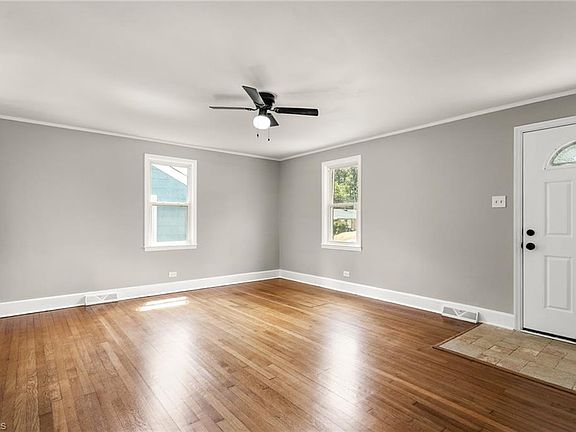 5th image of 609 E Maynard Ave