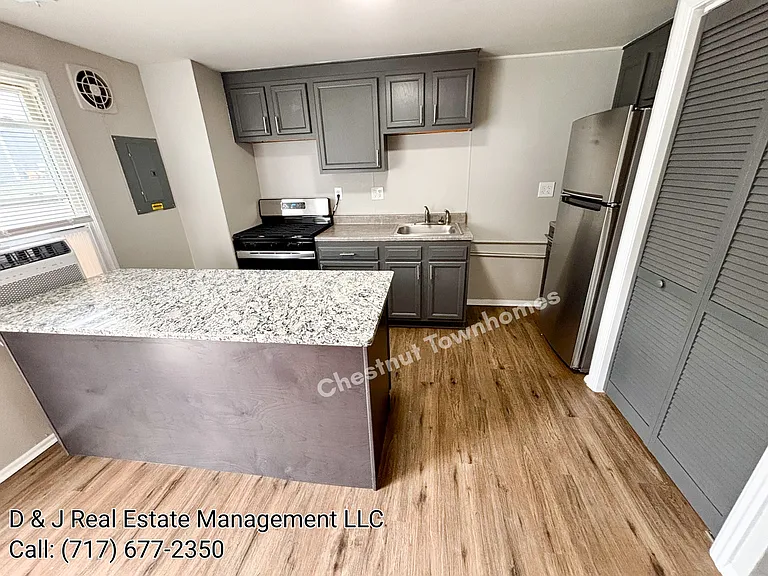 3205-3255 Chestnut St — Photo 8