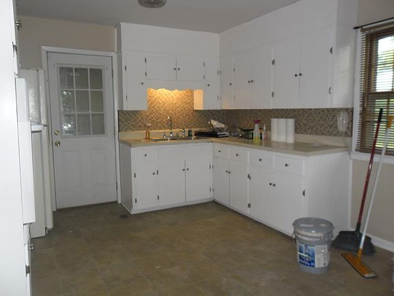 4th image of 1113 Woodcrest Dr