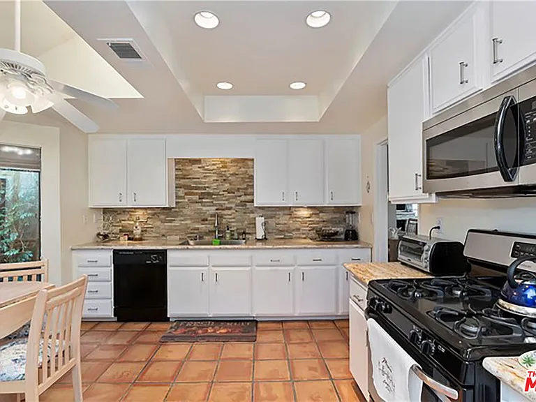 8 Las Cruces Ln — Photo 11