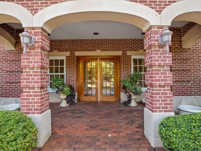 336 Boylston St APT 107, Newton, MA, 02459
