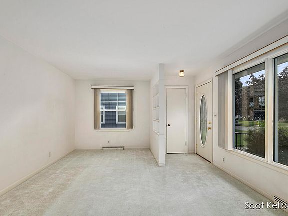 4th image of 1261 Ellsmere St NE