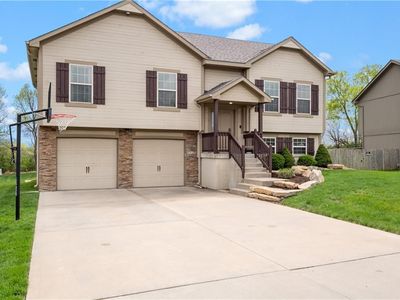 1923 Parkview Dr, Raymore, MO, 64083