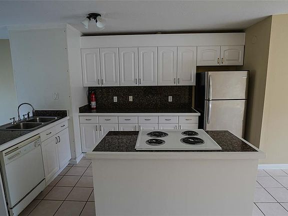 4th image of 1800 Stoney Brook Dr APT 207