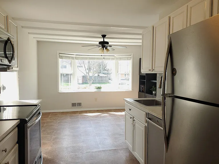 702 W Edmonston Dr — Photo 11