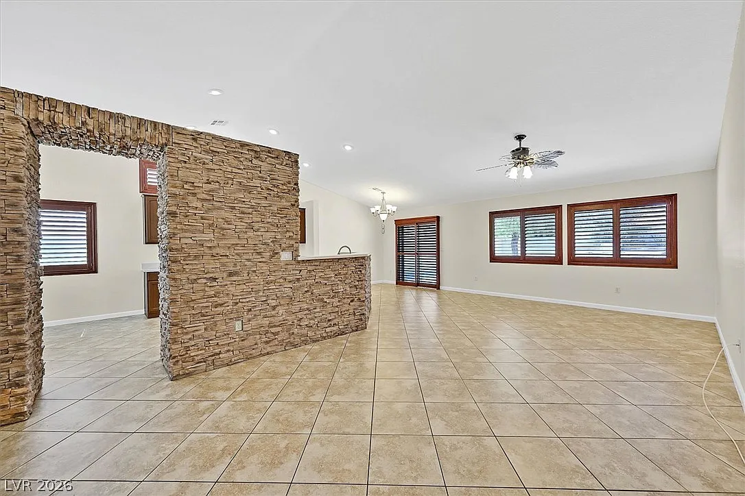 3 bed, 2.0 bath, 1650 sqft, $2,245 — Photo 3