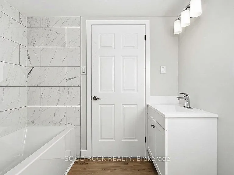2158 Fillmore Cres — Photo 12