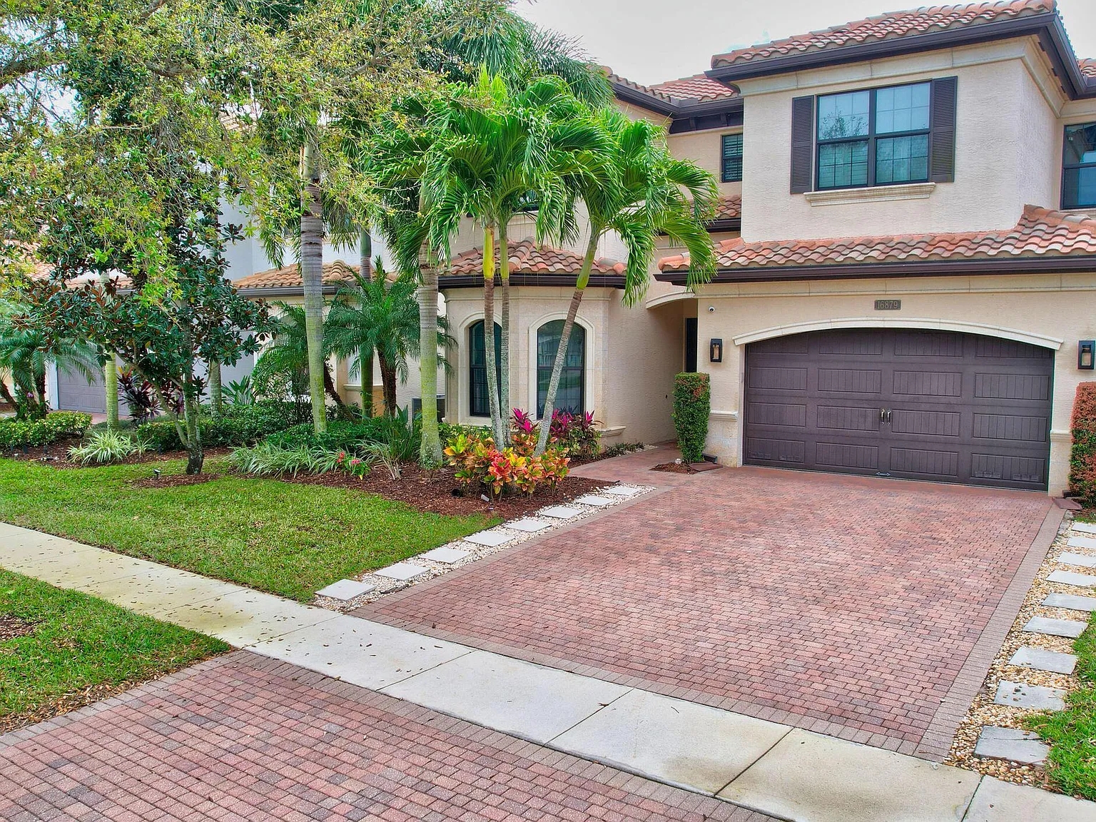 5 bed, 5.0 bath, 4022 sqft, $13,000 — Photo 1