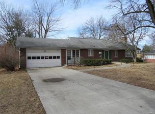 4 Frontenac Pl, Godfrey, IL 62035