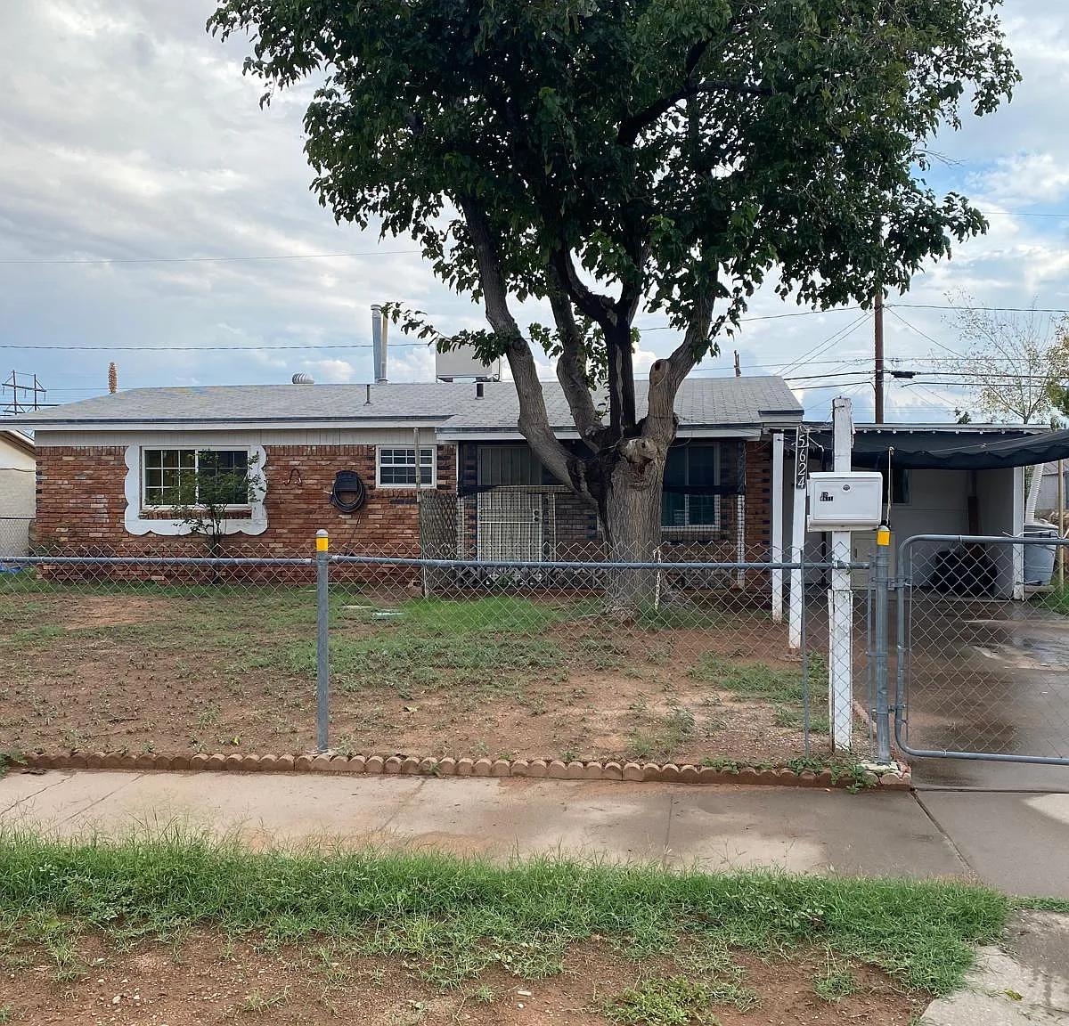 3 bed, 900 sqft, $1,200 — Photo 1