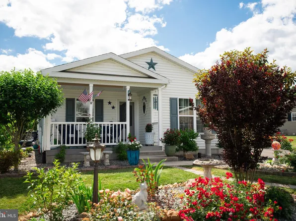 54 Cormorant Dr, Bechtelsville, PA 19505