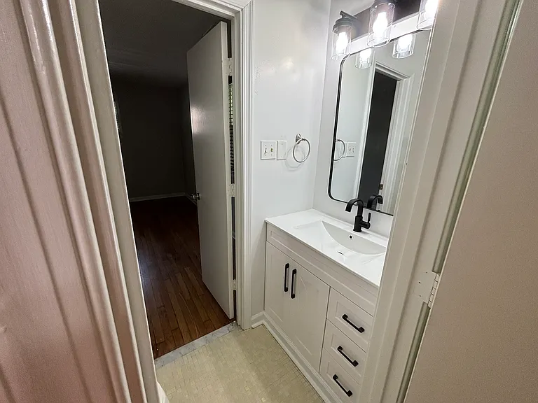1/2 Bath (off Primary Bedroom)