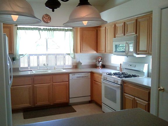 8 Kitchen-w glass block & all appliances