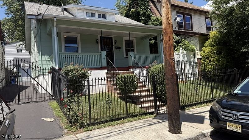1st image of 19 Mead St