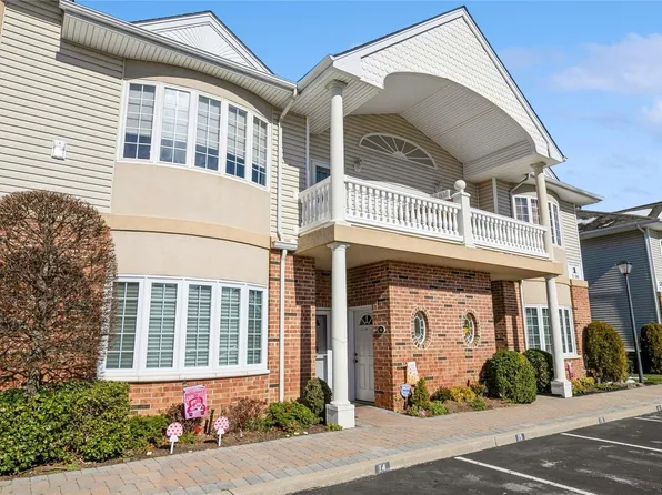 14 Sarah #14, Amityville, NY 11701