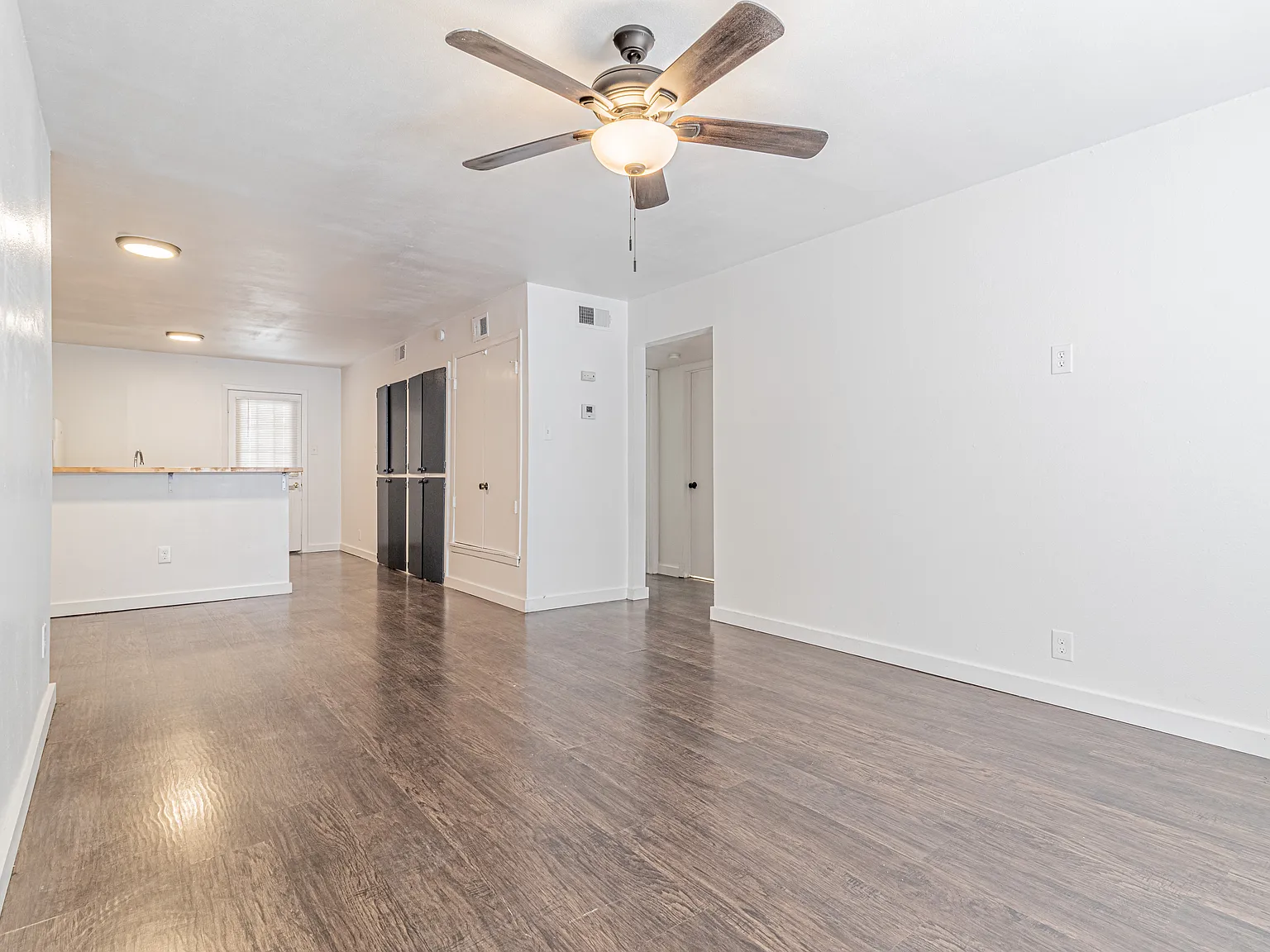 2 bed, 1000 sqft, $1,200 — Photo 4