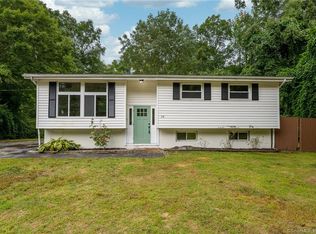 75 Meeting House Ln, Ledyard, CT 06339