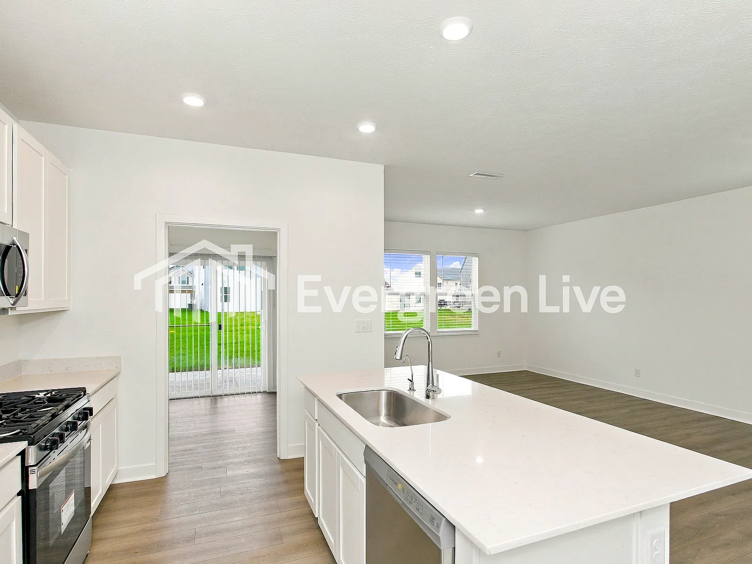 3 bed, 2.5 bath, 1849 sqft, $1,965 — Photo 4