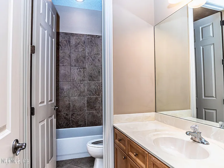 654 S Loop Pkwy — Photo 27