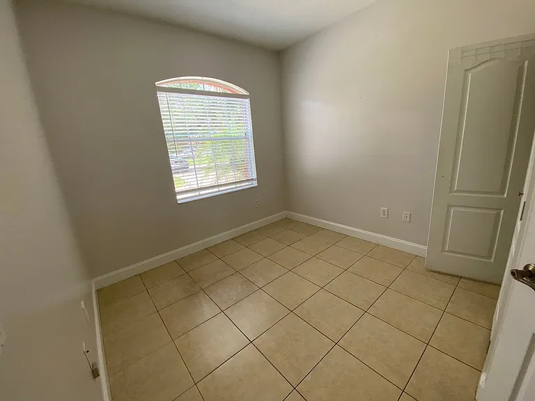 1004 Pine Tree Dr — Photo 12