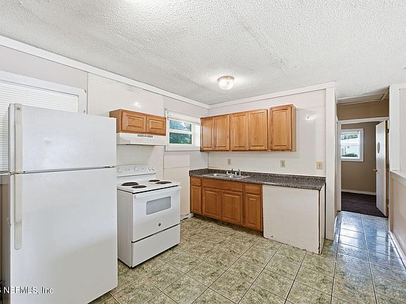 5th image of 1029 W 12TH Street
