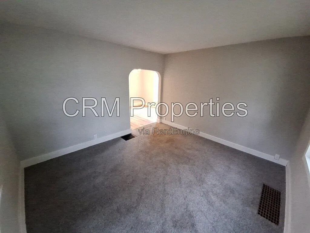3 bed, 1.0 bath, 1050 sqft, $1,125 — Photo 3