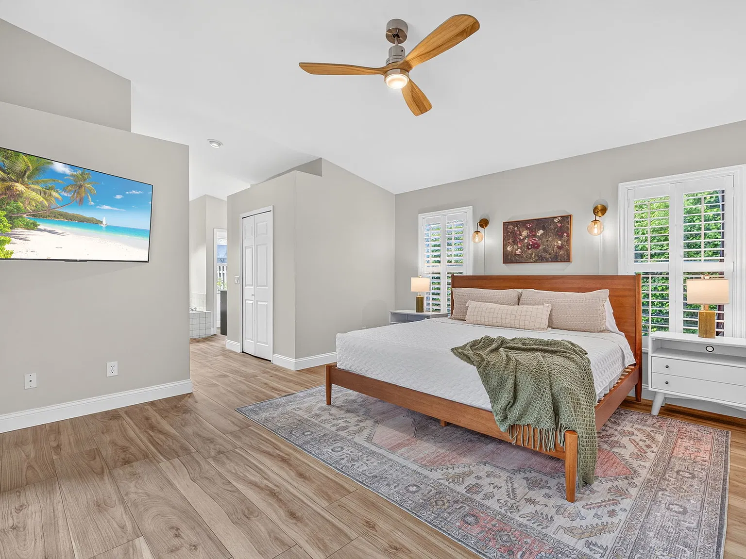 3 bed, 2400 sqft, $5,000 — Photo 3