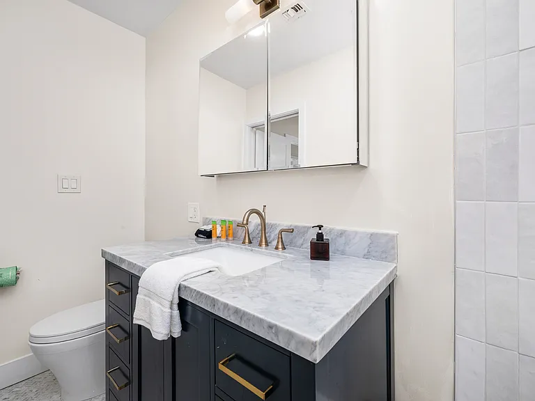 1211 Seal Way #B — Photo 31