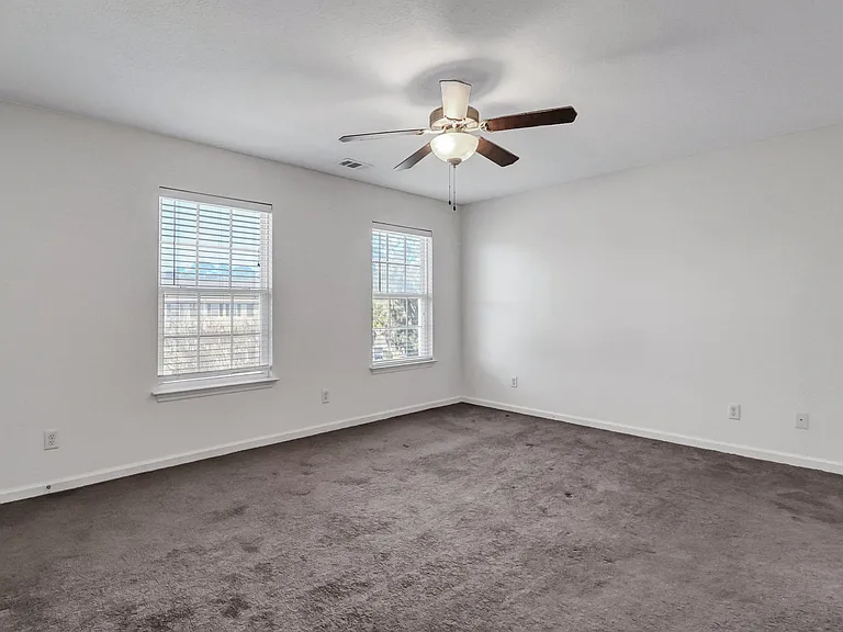 324 Laurel Oak Ln — Photo 29