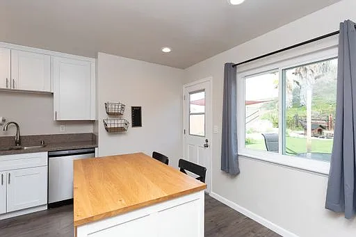 3 bed, 959 sqft, $3,688 — Photo 4
