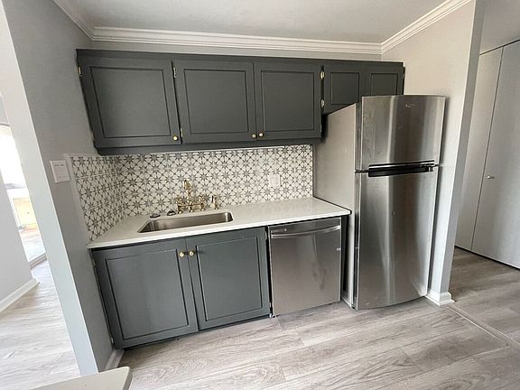2nd image of 2525 Main St APT 305