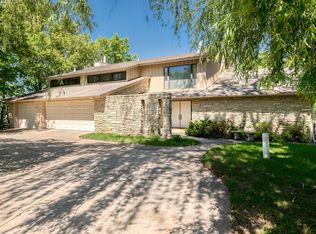 16392 Ringer Rd, Wayzata, MN 55391