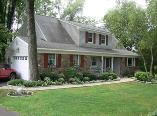 75 E Robin Rd, Holland, PA 18966