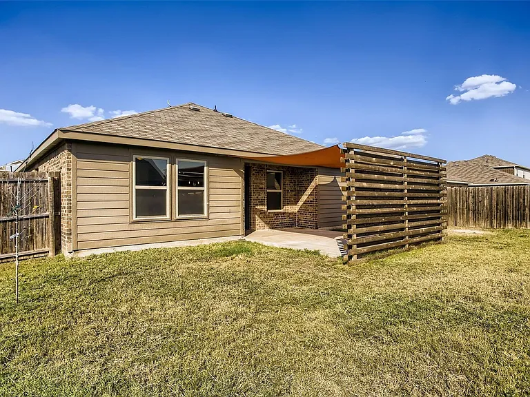 503 Hawthorn Dr — Photo 28