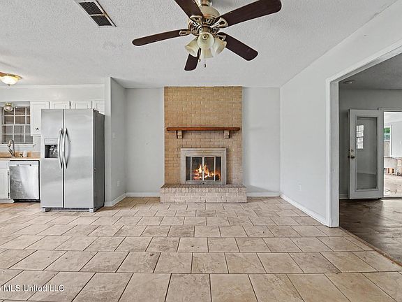 3rd image of 2208 Lewis Gate Dr