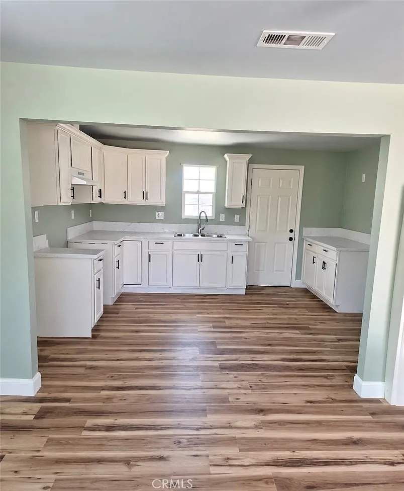 2 bed, 884 sqft, $1,600 — Photo 3