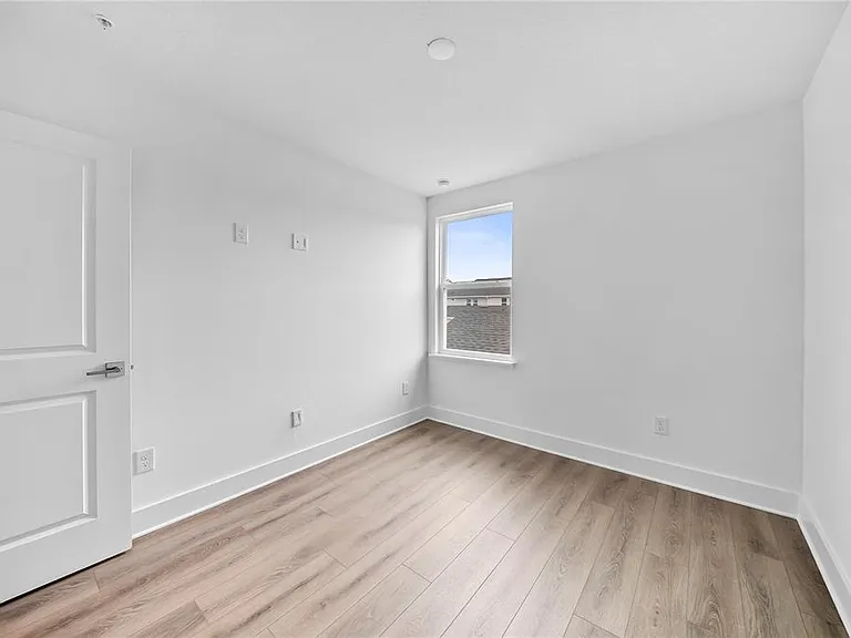 1856 Crowncrest Dr — Photo 28