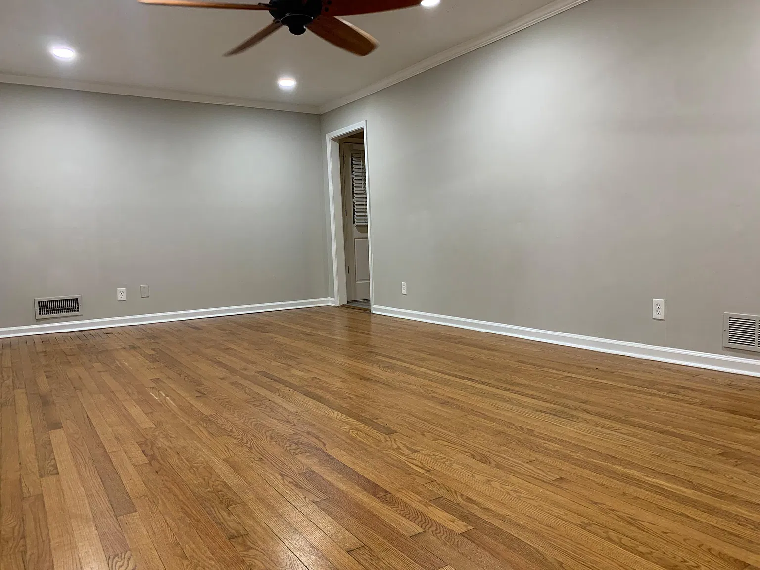 5 bed, 2100 sqft, $2,200 — Photo 3
