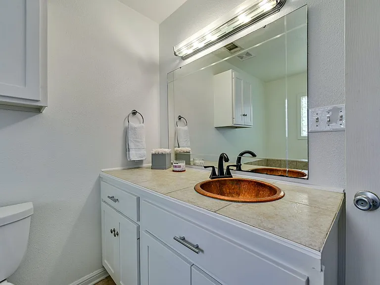1709 Payne Ave — Photo 12
