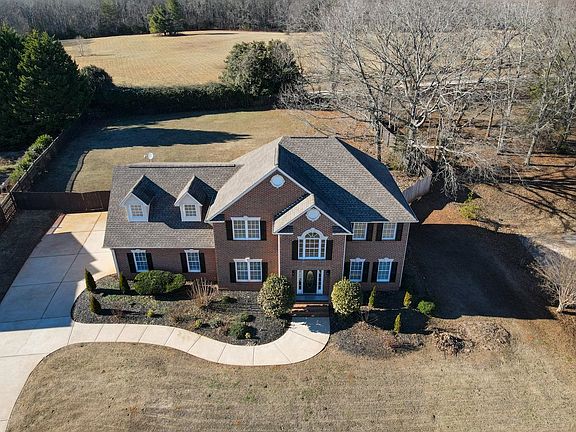 2nd image of 412 S Oakley Ln