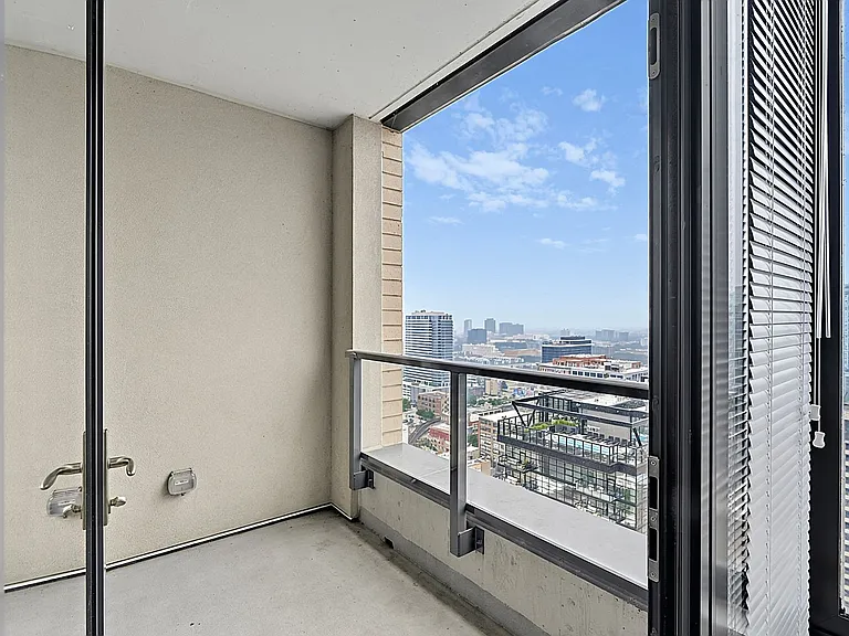 River North Luxury, On Display — Photo 47