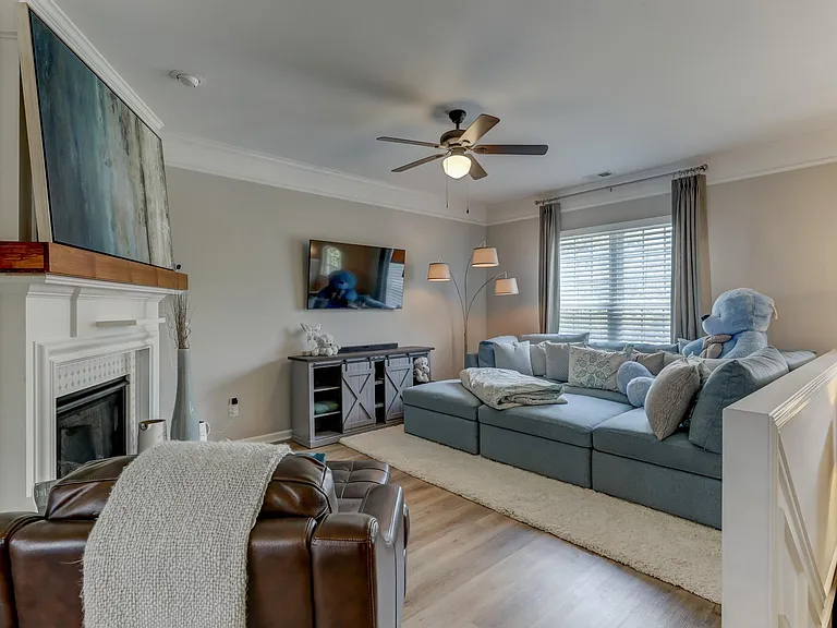 905 Lyndley Dr — Photo 8
